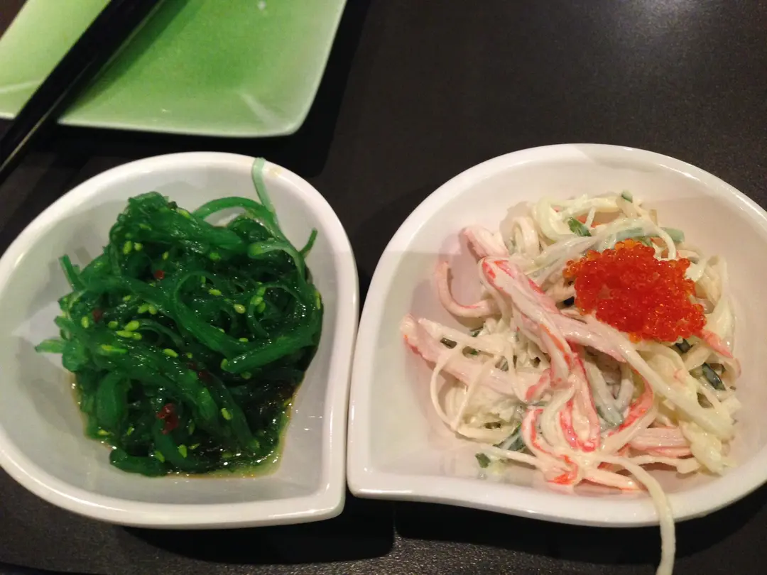 中华沙律 ($10), 多春鱼子沙律 ($10)