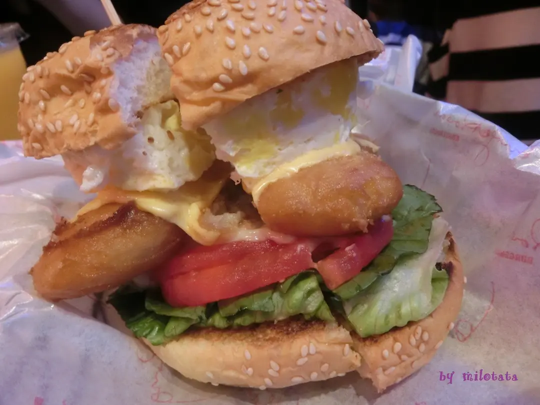 cheese burger,chocolate cake portobello cheese burger 大烤菇芝士牛肉汉堡