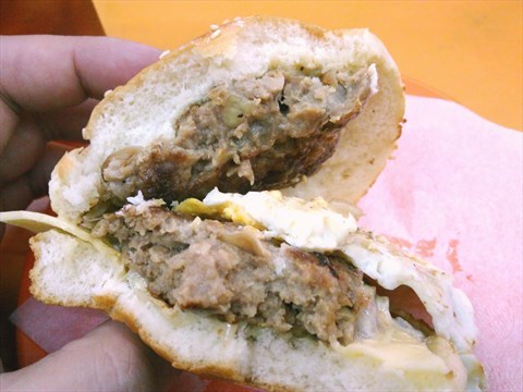 雙層牛肉芝士煎蛋漢堡 - 紅磡的時新快餐店