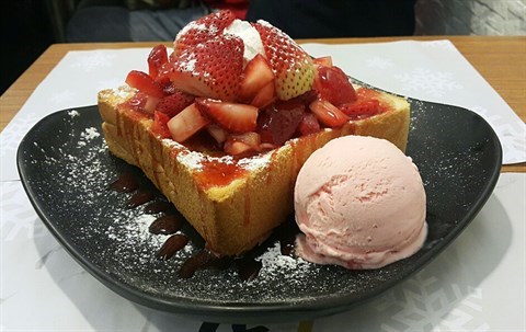 草莓奶油雪糕吐司 - 旺角的Nun Desserts Cafe