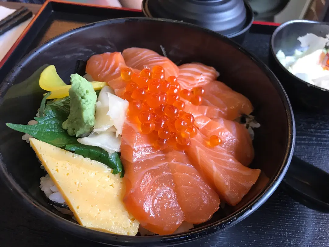 三文鱼亲子丼