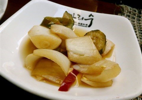 醃洋蔥小瓜 - 尖沙咀的阿利水韓國料理