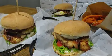 嘉宝小食开分店！新店限定慢煮原块鸡扒堡