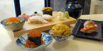 尖咀新开立食寿司店  三文鱼子寿司、海胆丼饭满到泻（有片）