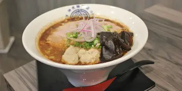 大阪拉面店回归！主打溏心蛋黑蒜辣虾五虎拉面