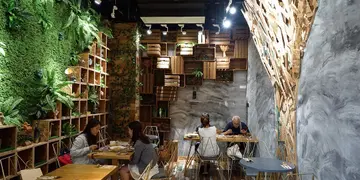 油麻地木盒墙身楼上café 食Wilson落肚？