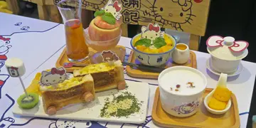 Hello Kitty主题甜品店  超解暑杂果凉粉西瓜盅（有片）