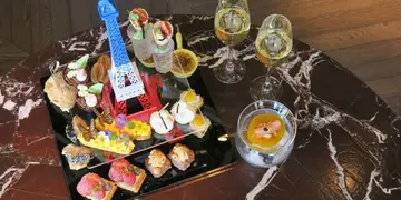 尖咀酒店新推巴黎铁塔下午茶 法式享受梦幻蟹肉鱼子酱