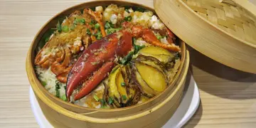 紅磡新開懷舊冰室   超足料龍蝦鮑魚籠仔蒸飯 (有片)