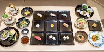 日本过江龙寿司店推$720十八道菜Omakase  必试烧大拖罗刺身、深海赤鯥寿司(有片)