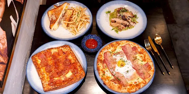 香港少見Detroit style pizza+流心蛋卡邦尼薄餅 上環新開美式風格咖啡店