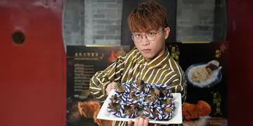 歪歪实试  荔枝角新派粤菜大闸蟹宴  推荐蟹粉蜂巢银鳕鱼/煎鱼翅