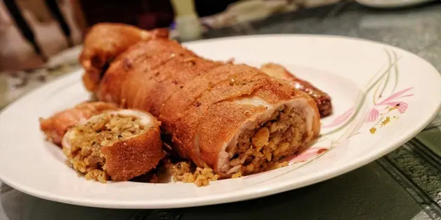 香港5大乳豬推介 人手高溫烤製老字號乳豬、酒店級黑松露薏米燒釀乳豬