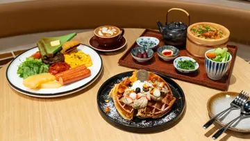 人气疗愈系Cafe旺角新分店  叹白玉焙茶窝夫+全新蟹肉蟹籽盖饭三食