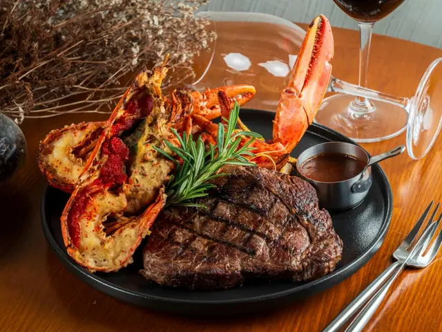 1月限定：$398龍蝦牛扒二人套餐返嚟喇 ! 仲有買1送1啤酒紅白酒優惠！