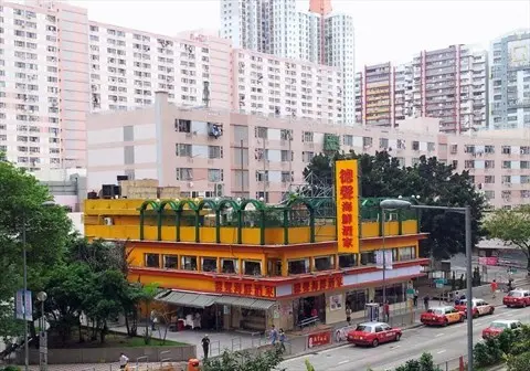 Famous Seafood Restaurant