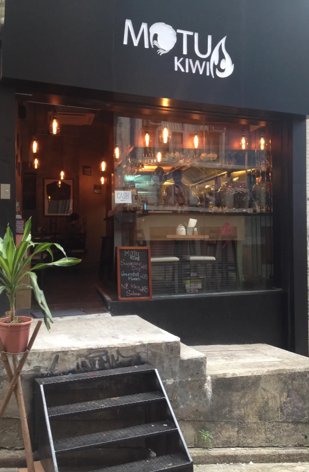 Motu Kiwi International Western Restaurant in Central Hong Kong