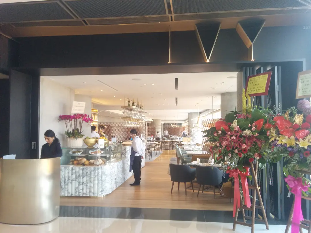 Ivy French Wine Western Restaurant in Central IFC Hong Kong