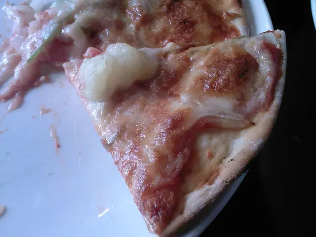 蘑菇辣肉腸波羅pizza