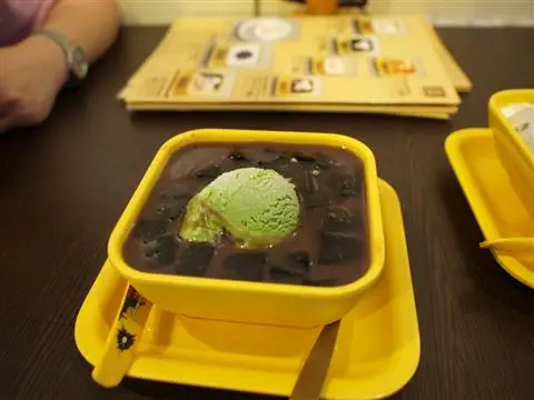 紅豆涼粉配綠茶雪糕