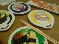 的鱼子3文鱼上竟然有青瓜,又少又咸...