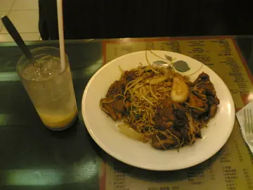 鸡肉炒一丁(HK$32,-)+冻柠水(+HK$2,-)