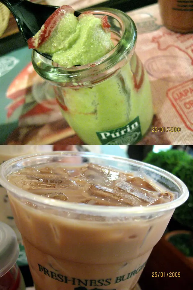 不淪不類的草莓綠茶布丁+冰塊溝稀了奶茶及咖啡的濃度