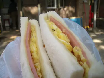 美味腿蛋治