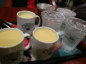 跟餐的粟米湯及汽水