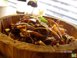 黑木耳肉絲木桶飯