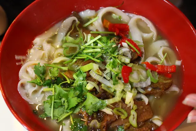 蘭州牛肉刀削麵