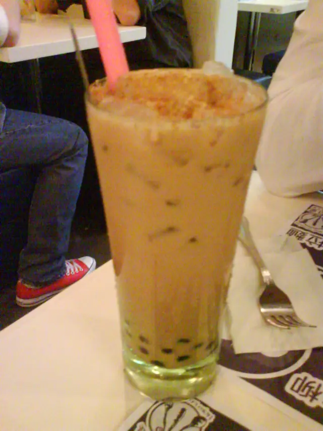 跟餐唔洗加$$o既杯芽珍珠奶茶... 唔太甜... 但無乜茶味... 