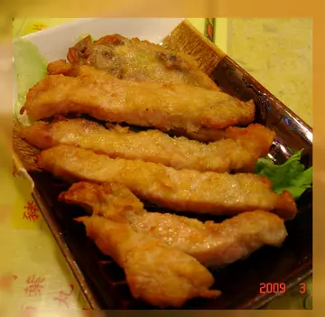 原塊豬扒碎上, 另外用碟盛, 以防浸稔
