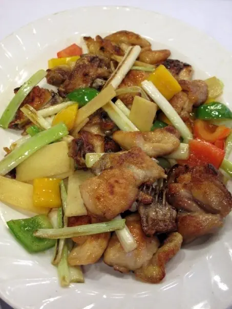 雞皮焦肉嫩,是好吃的,但特色欠奉。