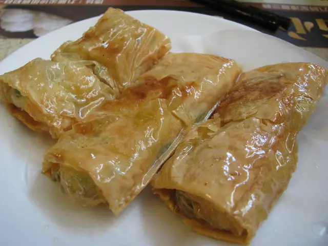 鮮蝦腐皮卷:很脆,蝦很彈,芹菜碎很香$16
