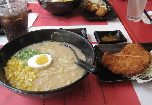 沖繩吉列豬扒粗拉麵.