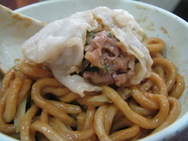 咬開了的羊肉餃子內饀