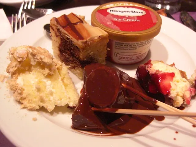 haagen dazs雪糕~回本~雲尼拿,朱古力,cookie n cream 和士多啤梨~!!
