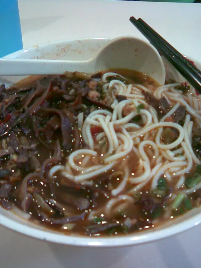 食到一半先記得影,配料:龍爪菜,木耳