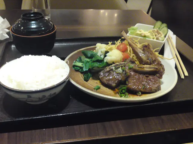 成set定食(跟麵鼓湯同迷你沙律)