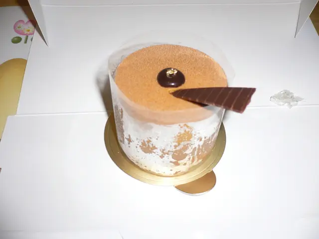 CARAMEL CHOCOLATE  MOUSSE CAKE
