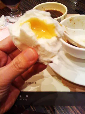 我拎住poly 學生證去食，再送流沙包~~~流沙包好香好流，我當甜品咁食