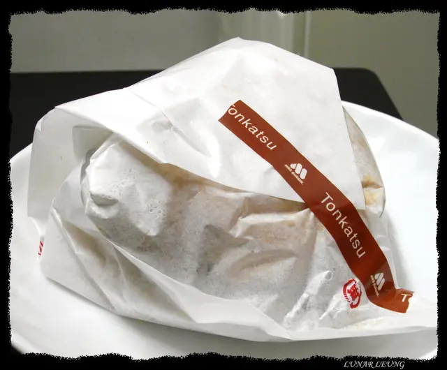 MOS Burger---醬味吉列豬扒漢堡 (Tonkatsu Burger)