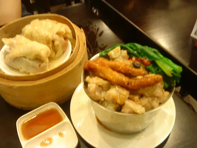 鳳爪排骨飯，正～