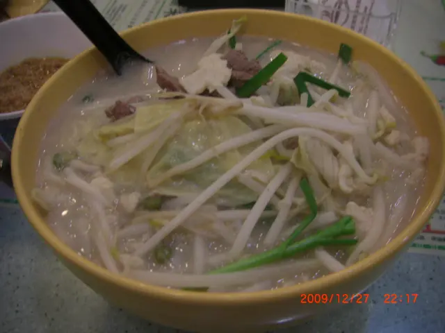 豬潤雞肉清湯米線