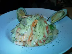 白汁海鲜意粉 (唔肯定系咪呢个名)