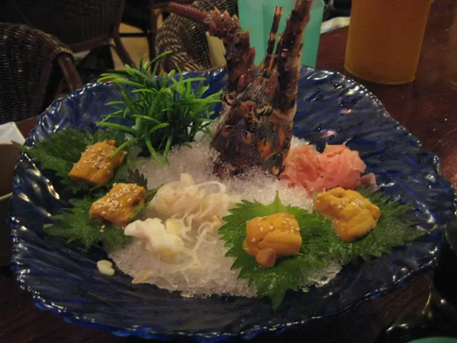 d海膽都好食,但佢suggest連葉食,但反而俾葉陣味蓋過哂海膽,食唔出海膽係米新鮮