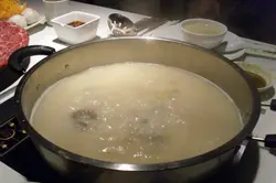 花胶鲨鱼骨汤底