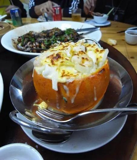 芝士海鮮焗南瓜,全晚最唔得呢個南瓜唔甜芝士唔夠,食剩好多...