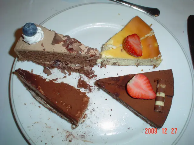 甜品有點失望! 2款朱古力蛋糕都好味, 美式芝士餅味道唔夠濃而且質感好散, 意大利芝士餅唔好食!